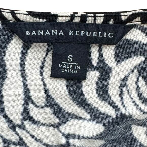 Banana Republic Silk Blend Wrap Dress Size SMALL Black Cream Floral V Neck - Picture 7 of 10